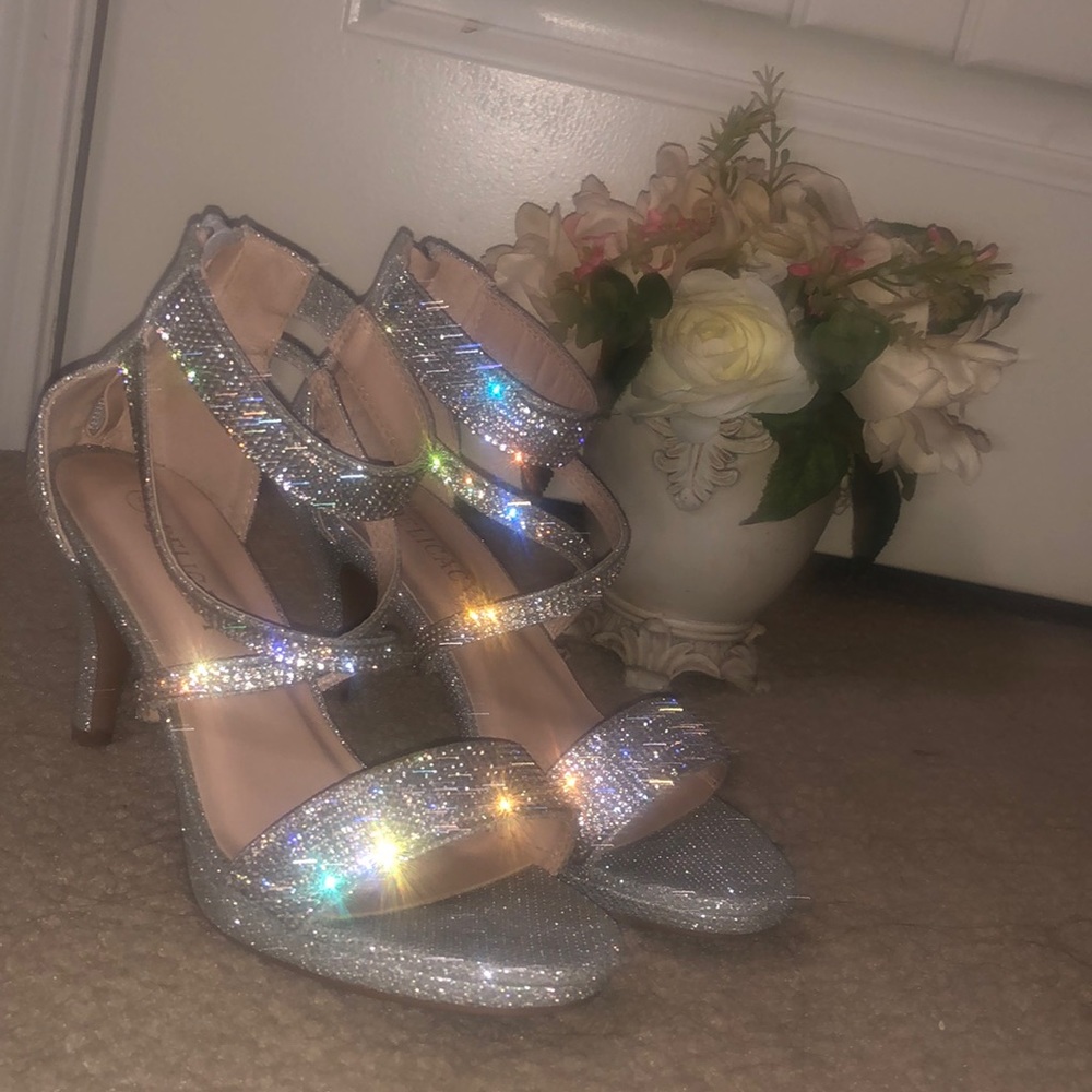 Women’s Size 5 Bling Stones Silver Low-Heels
